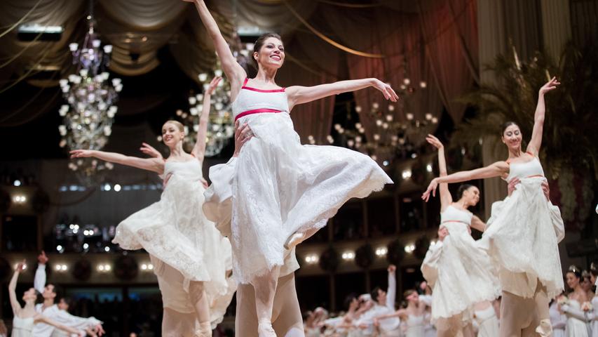 Tänzerinnen und Tänzer des Wiener Staatsopernballetts zeigten ihr Können, bevor die geladenen Gäste das Tanzbein schwingen durften.
