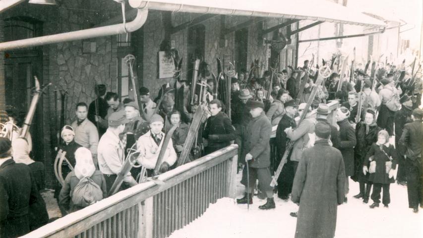 Mehr als 5000 Wintersportbegeisterte aus Nürnberg, Fürth oder Bayreuth fielen an den Winterwochenenden mit dem Zug in Warmensteinach ein.