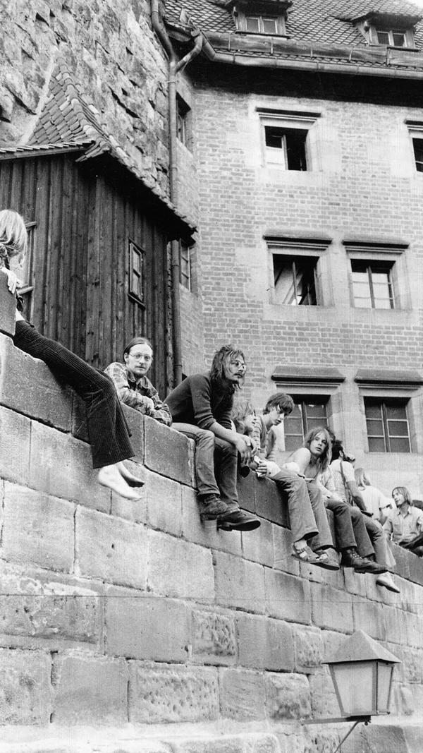 Auch in den Siebzigern - unschwer zu erkennen an den Brillen, den Klamotten und den Frisuren - erfreute sich die Jugendherberge großer Beliebtheit.