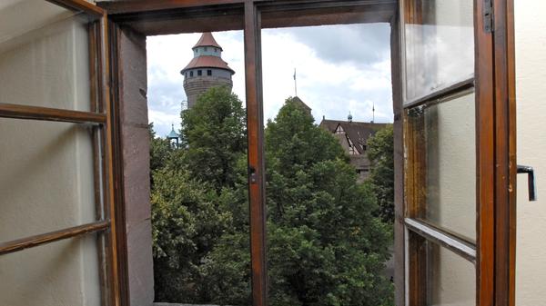 Den tollen Blick aus dem Fenster gibt es gratis zur Übernachtung. Wohl dem, der eine solche Aussicht hat!