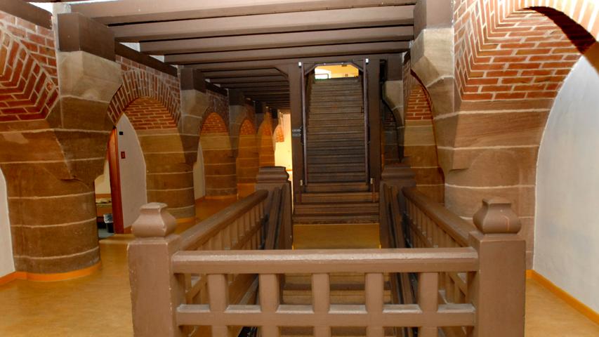 Blick auf die Treppen der Jugendherberge.