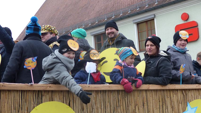 Emoji-Parade beim Gaudiwurm in Georgensgmünd