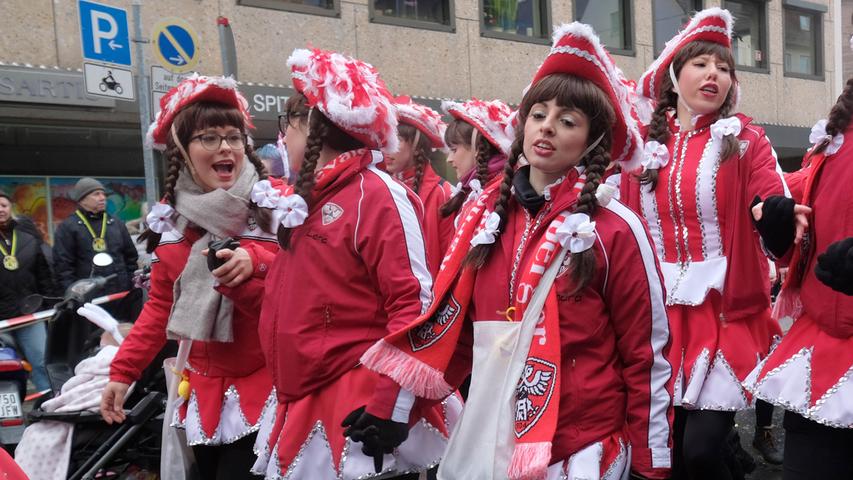 Diese Mädels der Alten Großen Nürnberger Karnevalsgesellschaft 1904 freuen sich schon jetzt auf den Umzug 2019.