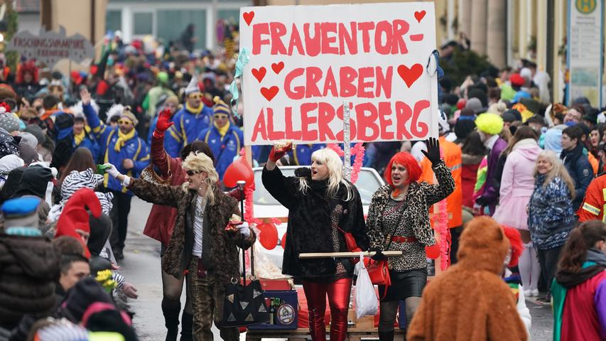 Ab geht die Post in Allersberg: Narren feiern beim Faschingszug