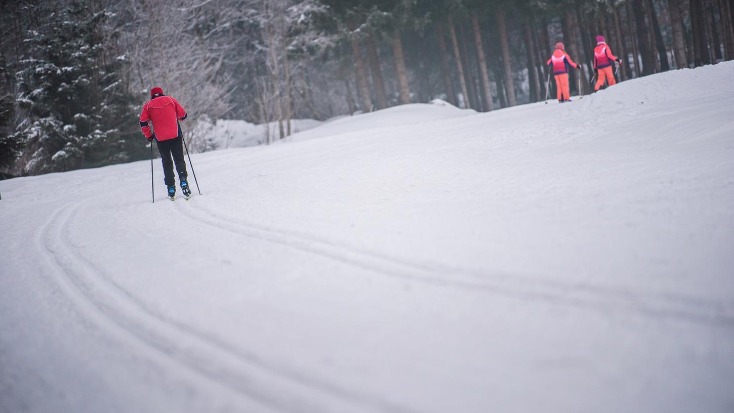 Wie lange Wintersportler noch auf Langlaufski durchs Fichtelgebirge fahren können, ist ungewiss. Der Klimawandel lässt die Winter in Deutschlands Mittelgebirgen immer milder werden.
