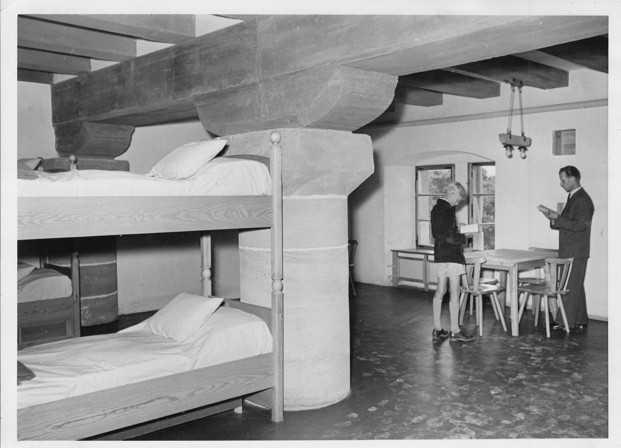 Früher waren die Stockbetten aus Holz total modern.