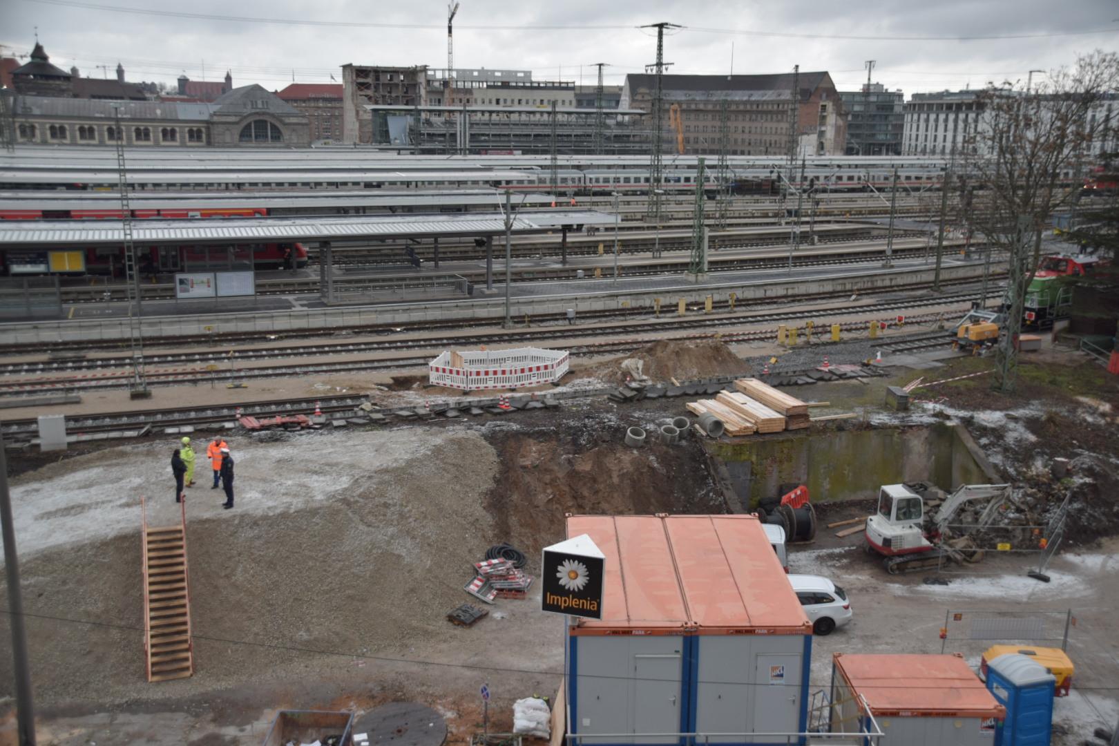 Bei Bauarbeiten am Hauptbahnhof Nürnberg wurde am Rosenmontag 2018 eine Fliegerbombe gefunden. Die geplante Entschärfung verzögerte sich aufgrund einer Vielzahl von Krankentransporten bei der Evakuierung. Während der Entschärfung am Abend war der Zugverkehr komplett eingestellt und der Luftraum über Nürnberg gesperrt. Es handelte sich um eine amerikanische 45-Kilogramm-Bombe mit 20 bis 25 Kilogramm Sprengstoff.