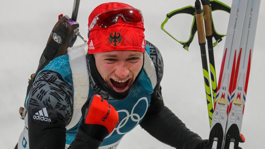 Der Sprint-Weltmeister kam nach 12,5 Kilometern Biathlon-Verfolgung  als Dritter ins Ziel - und fürchtete nach dem Rennen um seine Gesundheit: "Es ist schon sehr hart für den Körper".
