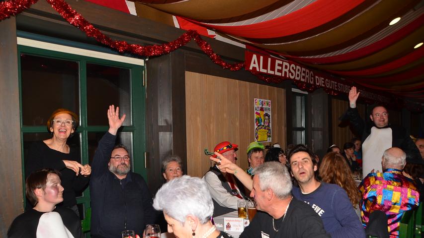 Prunksitzung in Allersberg: Flecklashexen und Gardetänze