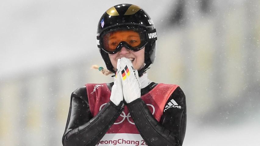 Auf das deutsche Skisprung-Team ist Verlass: Katharina Althaus fliegt in Pyeongchang zu Silber. Die Allgäuerin musste sich nur der norwegischen Überfliegerin Maren Lundby geschlagen geben.