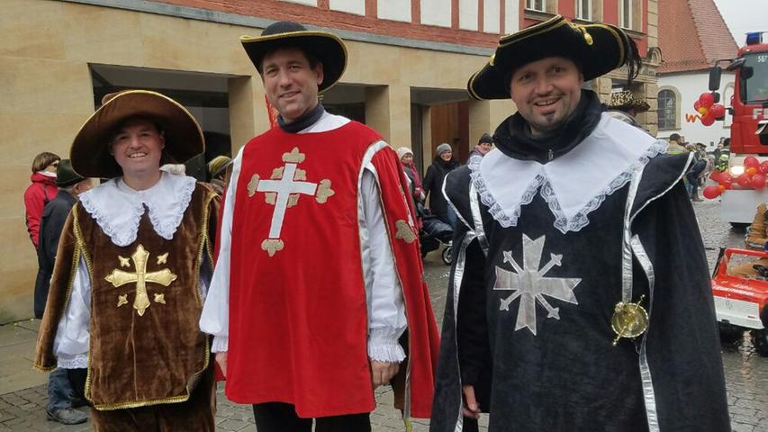 Kamen als die drei Musketiere: MdL Michael Hofmann, Landrat Hermann Ulm und JB-Stadtrat Ulrich Schürr.