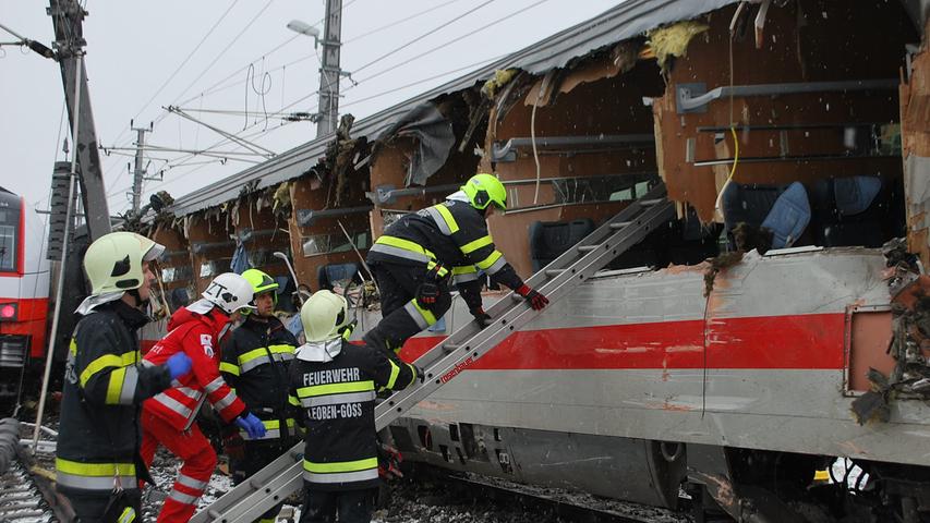Eine Tote und rund 20 Verletzte bei Zugunglück in Österreich