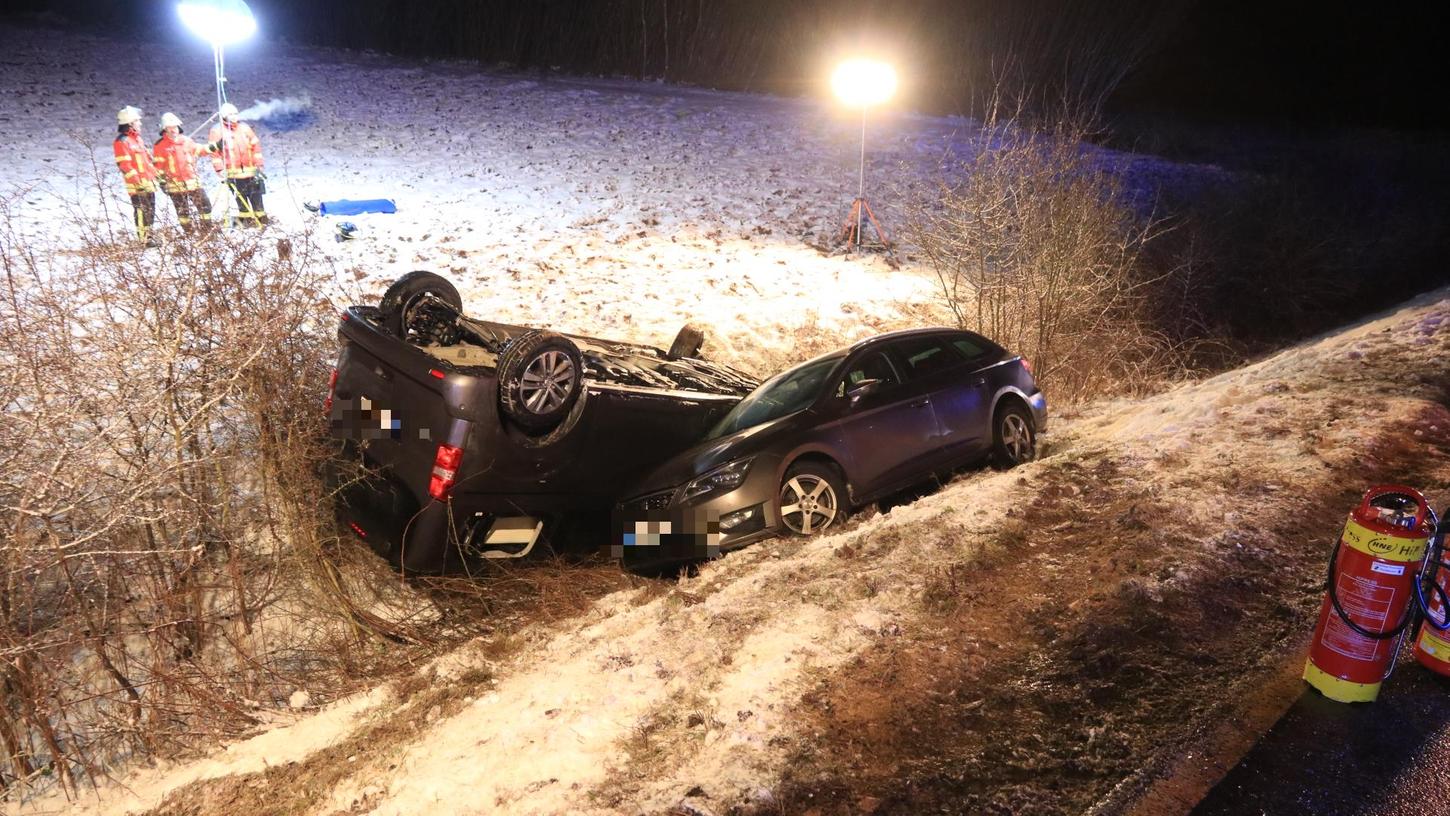 Glätte-Unfall nahe Thuisbrunn: Transporter kippte aufs Dach