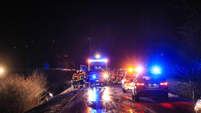 Glätte-Unfall nahe Thuisbrunn: Transporter kippte aufs Dach