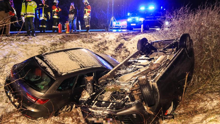 Glätte-Unfall nahe Thuisbrunn: Transporter kippte aufs Dach