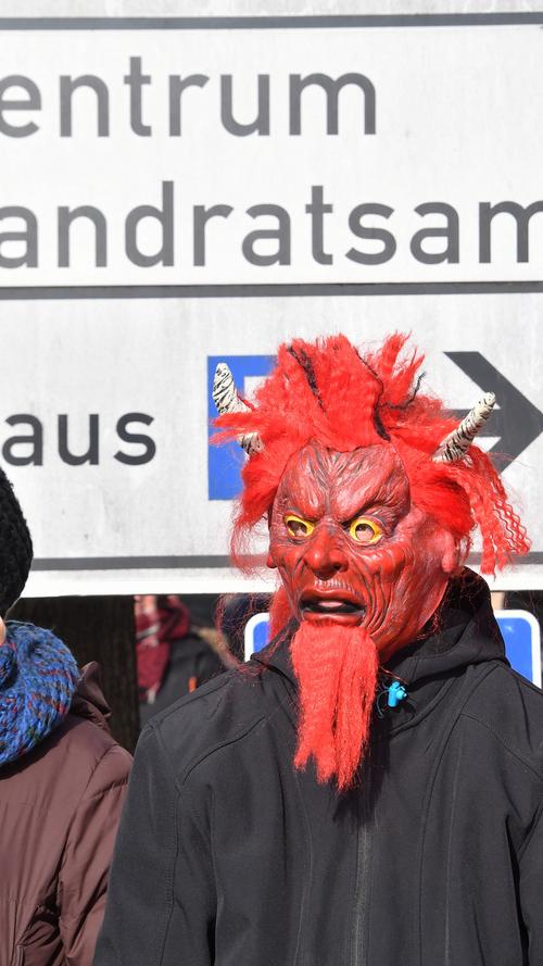 Bunte Einhörner und fliegende Hexen: Der Faschingszug 2018 in Höchstadt