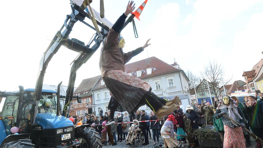 Bunte Einhörner und fliegende Hexen: Der Faschingszug 2018 in Höchstadt