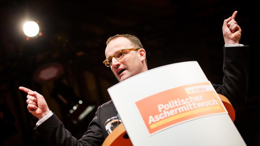 CDU-Präsidiumsmitglied Jens Spahn hat der SPD Ränkespiele wie im "Denverclan" vorgeworfen. Die Sozialdemokraten tänzelten um die Macht herum, sagte er beim politischen Aschermittwoch in Fellbach bei Stuttgart.