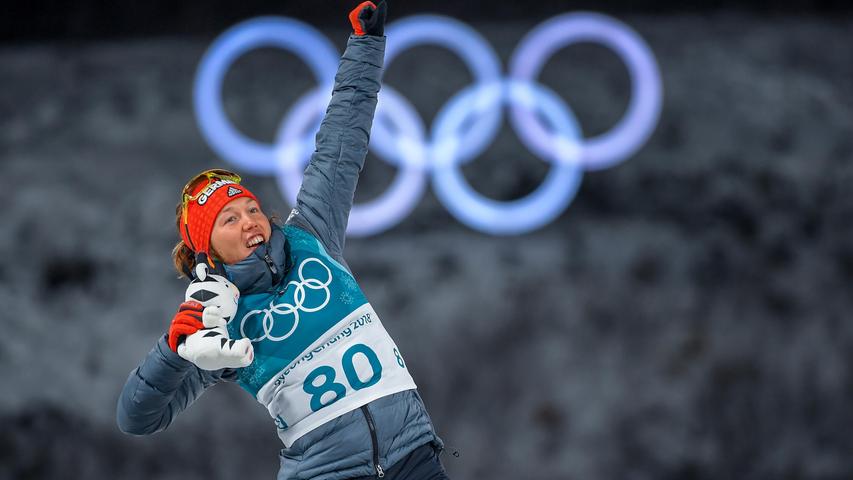 Auch nach dem dritten Rennen durfte Laura Dahlmeier auf das Podest: Nach zwei Goldmedaillen sicherte sich die 24-jährige aus Garmisch-Partenkirchen im Einzel über 15 Kilometer Bronze.