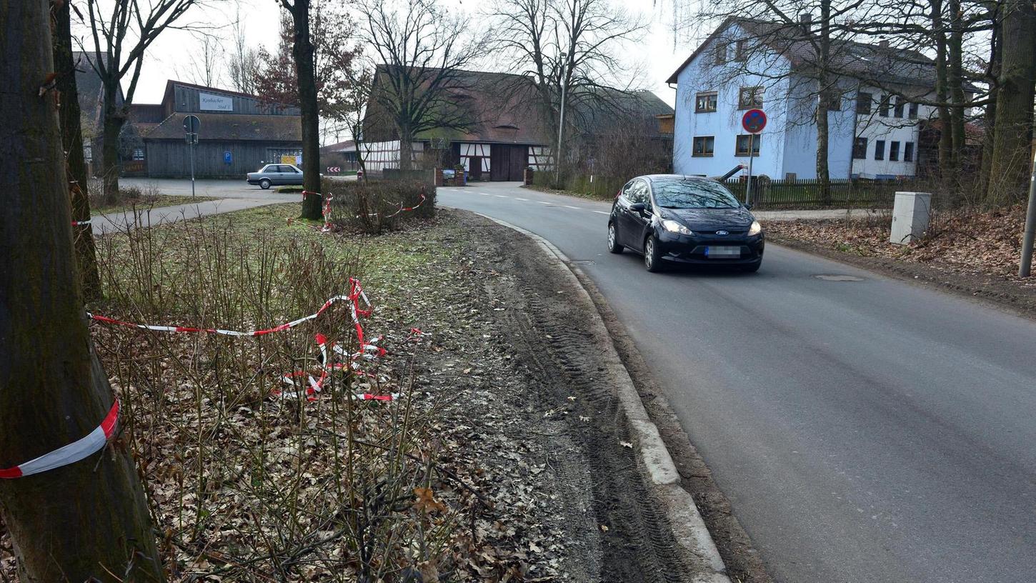 Totholz gegen das wilde Parken in Kosbach