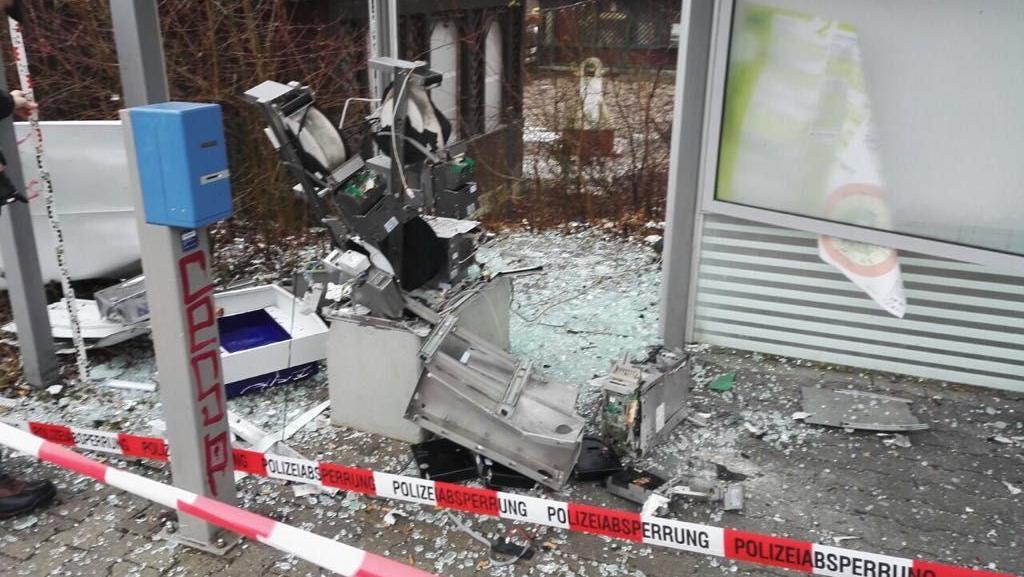 30.000 Euro Schaden: Fahrkartenautomat gesprengt