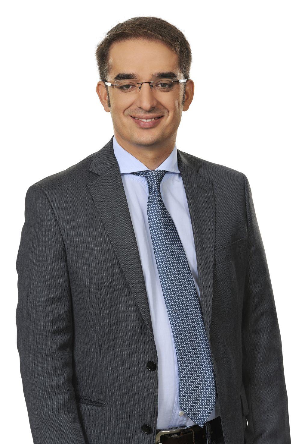 "Die Freilassung ist gut und ich hoffe, dass die deutsch-türkischen Beziehungen sich nun wieder normalisieren. Ich hätte mir gewünscht, dass der juristische Prozess schneller gewesen wäre. Wären die Abläufe korrekt gewesen, hätte das Ganze keinen Beigeschmack. Jetzt ist der Moment, um die deutsch-türkische Freundschaft zu pflegen und auszubauen. Deutsche Politiker haben ja teilweise Veranstaltungen von Deutsch-Türken gemieden, weil es Spannungen zwischen den Ländern gab. Mit dem Erstarken der AfD und dem Rechtsruck der CSU bahnen sich neue Problematiken an. Für die Deutsch-Türken, die hier leben, ist aber ein Dialog auf Augenhöhe wichtig."