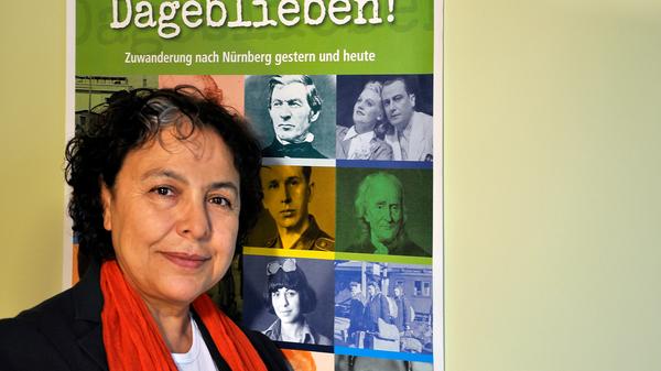 "Ich habe erfahren, dass die Staatsanwaltschaft die Ermittlungen abgeschlossen und gestern die Anklageschrift ausgehändigt hat. Ich freue mich sehr über die Freilassung von Yücel, frage mich aber andererseits, was mit den anderen Inhaftierten ist. Mit denen, die keinen bekannten Namen und keine Unterstützer haben. Auch für ihre Freilassung muss man sich gerade in Nürnberg, der Stadt der Menschenrechte, einsetzen. Zumal die EU eine Mitschuld daran trägt, dass sich undemokratische Tendenzen in der Türkei überhaupt verbreiten konnten. Europa hat die Türkei jahrelang hingehalten und, wie sich herausgestellt hat, doch nie wirklich gewollt. Viele Türken – auch ich – fühlen sich deshalb betrogen.“