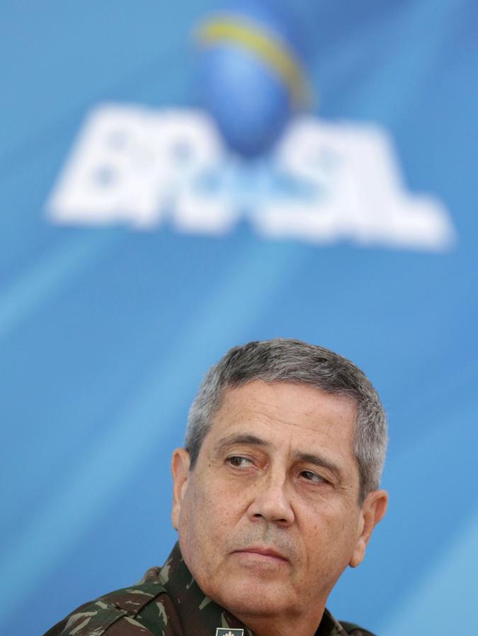 General Walter Souza Braga Netto unterzeichnete am Freitag ein Dekret  für eine militärische Intervention der brasilianischen Streitkräfte in Rio de Janeiro.