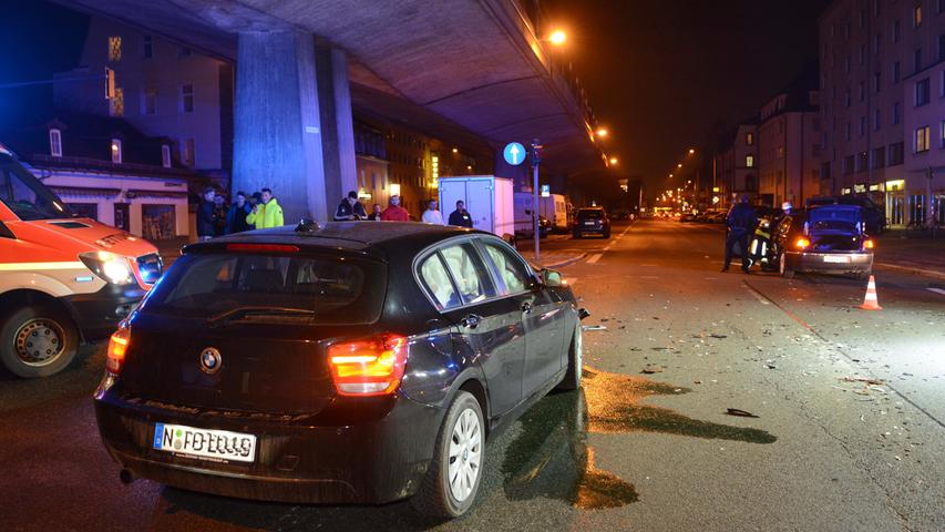 BMW mit Totalschaden: Kollision in Fürther Straße