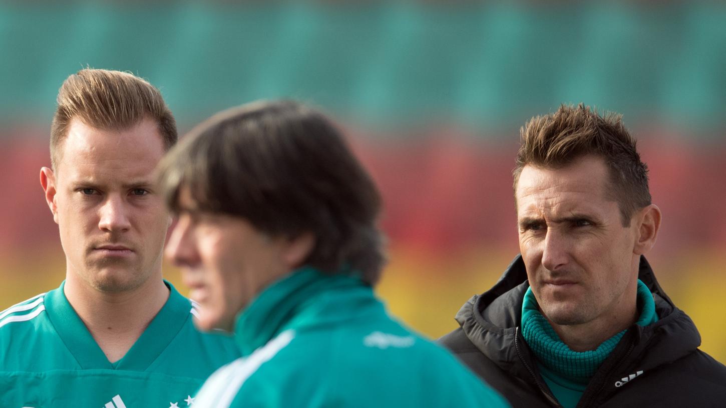Miroslav Klose, der erfolgreichste WM-Torschütze aller Zeiten, ist auch 2018 in Russland dabei - diesmal aber als Praktikant im Trainerstab von Bundestrainer Joachim Löw.