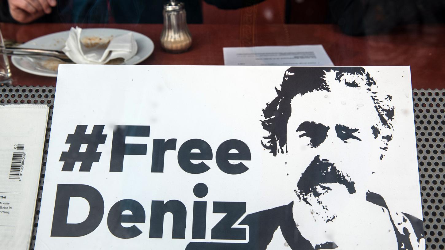 Unter dem Hashtag #FreeDeniz setzten sich während seiner Haft zahlreiche Menschen für den Journalisten ein.