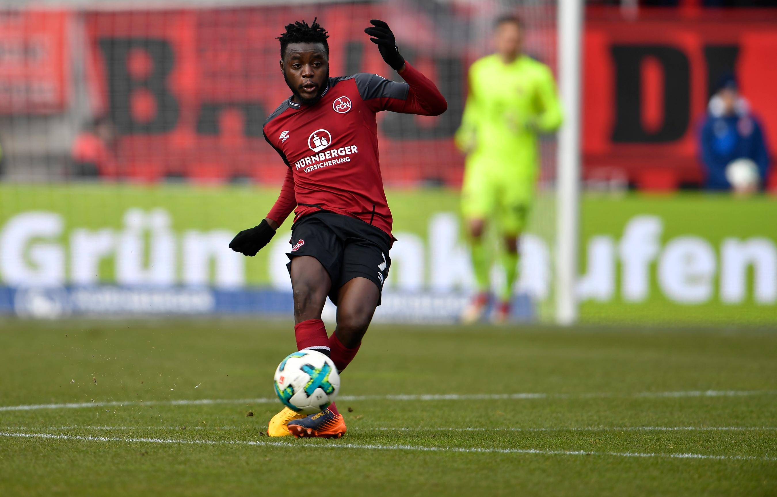 Der Club muss bekanntlich auf seinen verletzten Top-St&uuml;rmer Mikael Ishak verzichten, daf&uuml;r r&uuml;ckt Edgar Salli nach abgesessener Rot-Sperre wieder in den Kader. Gemeinsam mit Tobias Werner und Federico Palacios soll der Kameruner f&uuml;r Torgefahr sorgen. Das klappt auch...