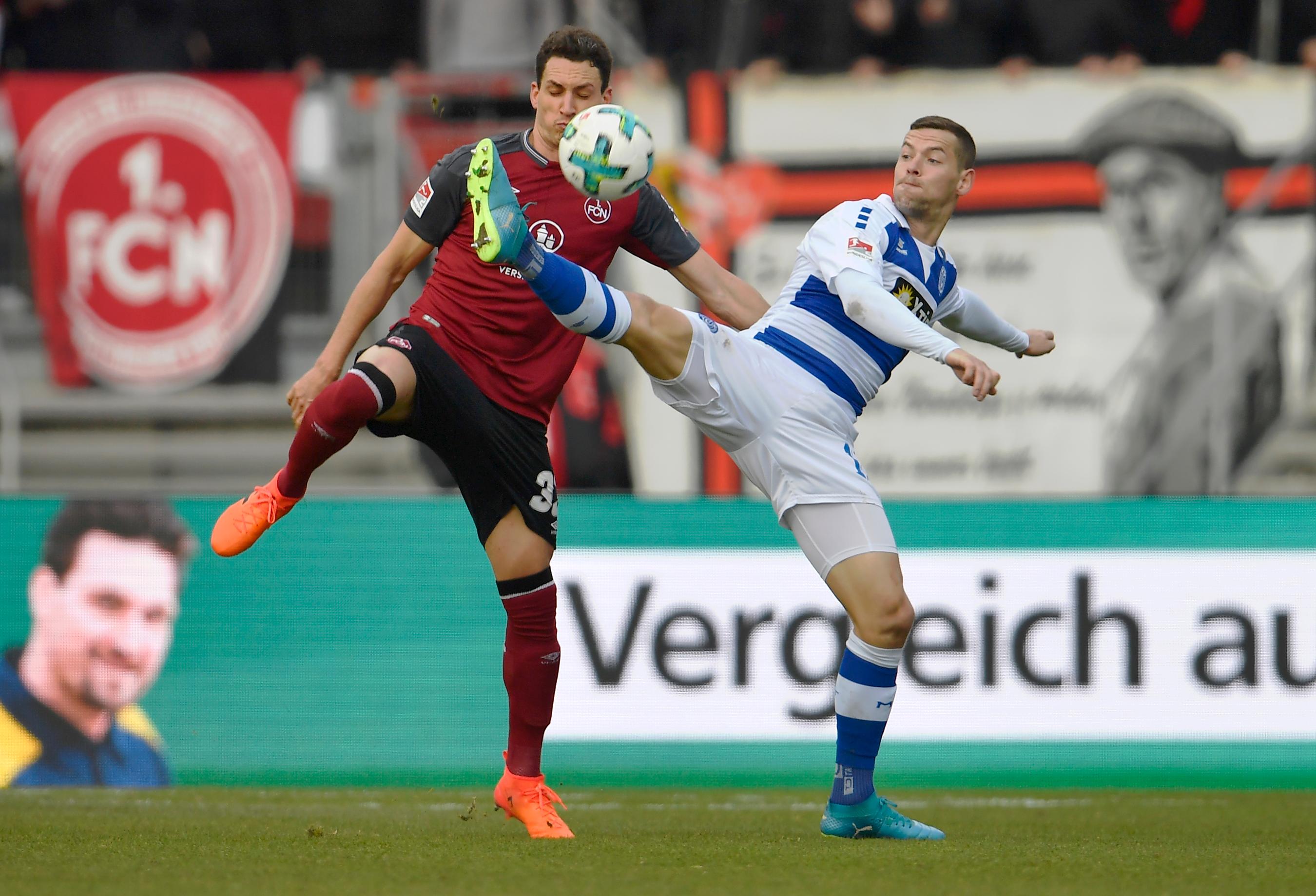 Weiter geht's: Nach der Pause bleibt es der MSV, der f&uuml;r Aufregung sorgt. In der 50. Minute verpasst Schnellhardt das N&uuml;rnberger Tor nur knapp, nur zwei Minuten sp&auml;ter schie&szlig;t Iljutcenko &uuml;ber den Kasten. In der fr&uuml;hen Phase dieser zweiten Halbzeit ist es aber eindeutig Duisburg, das hier den Ton angibt.