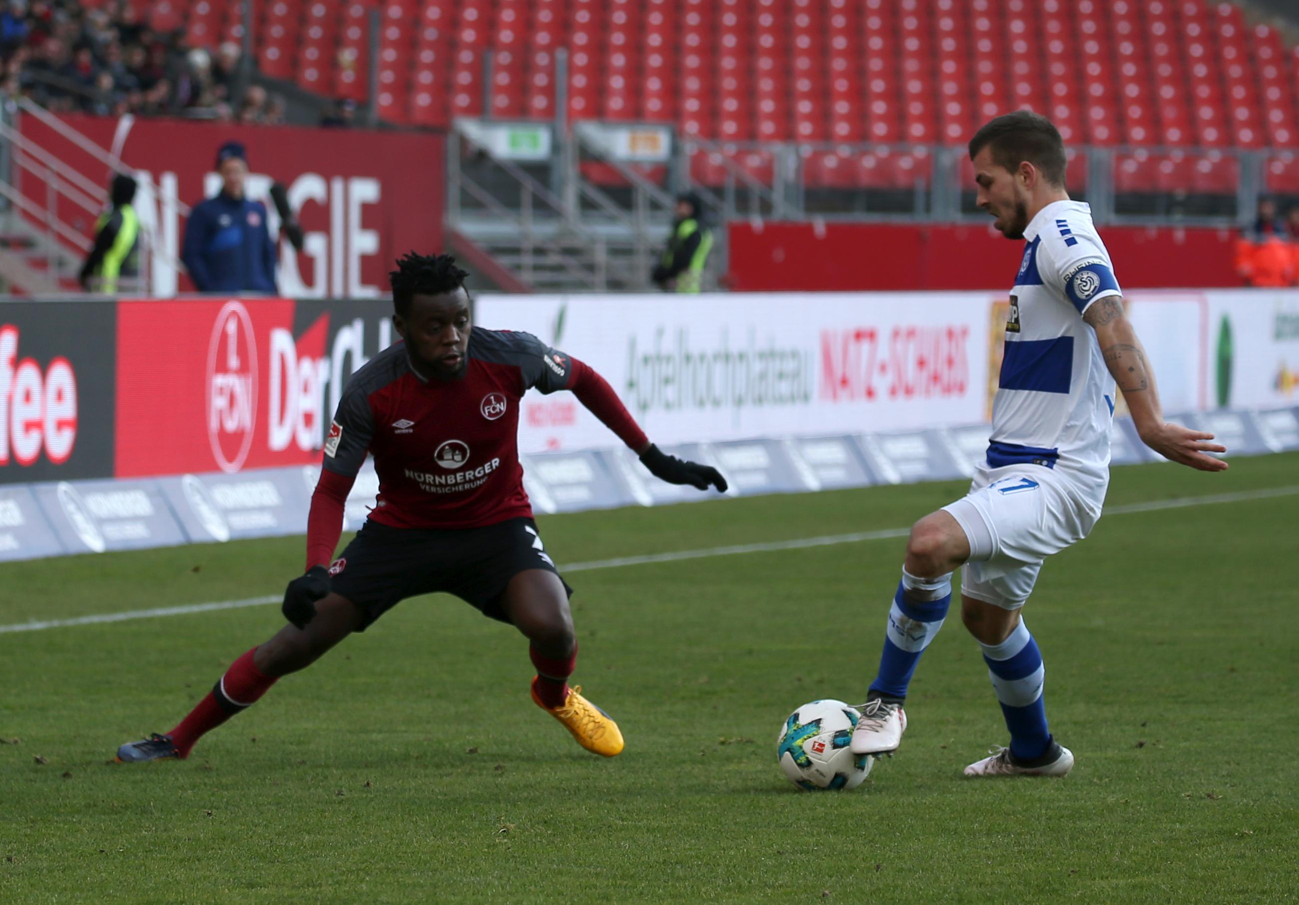 Die Rot-Schwarzen bewegen sich auf einem schmalen Grat: Durch die Passivit&auml;t der vergangenen Minuten kommt Duisburg immer besser ins Spiel - Entlastungsangriffe sind rar ges&auml;t und h&auml;ufig mehr Alibi als ernstzunehmender Versuch. Die Uhr ist aber auf N&uuml;rnberger Seite.