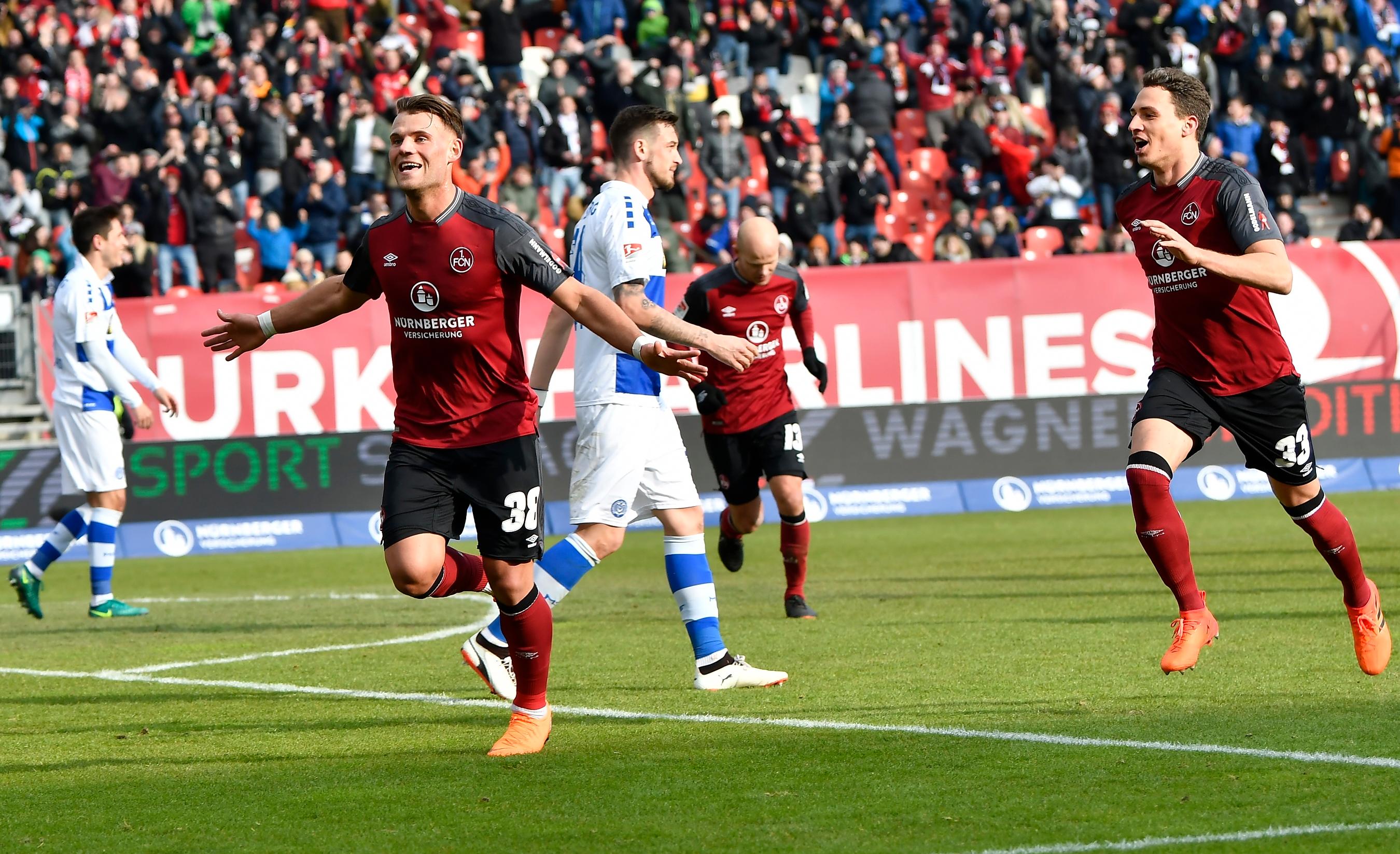 ... damit wieder den alten Zwei-Tore-Vorsprung herstellt. Ist das schon die Entscheidung, rund 20 Minuten vor dem Ende? Dieser Treffer tut den G&auml;sten auf jeden Fall ordentlich weh. Und wir wissen ja aus dem Tierreich: L&ouml;wen sind der gr&ouml;&szlig;te nat&uuml;rliche Feind von Zebras.