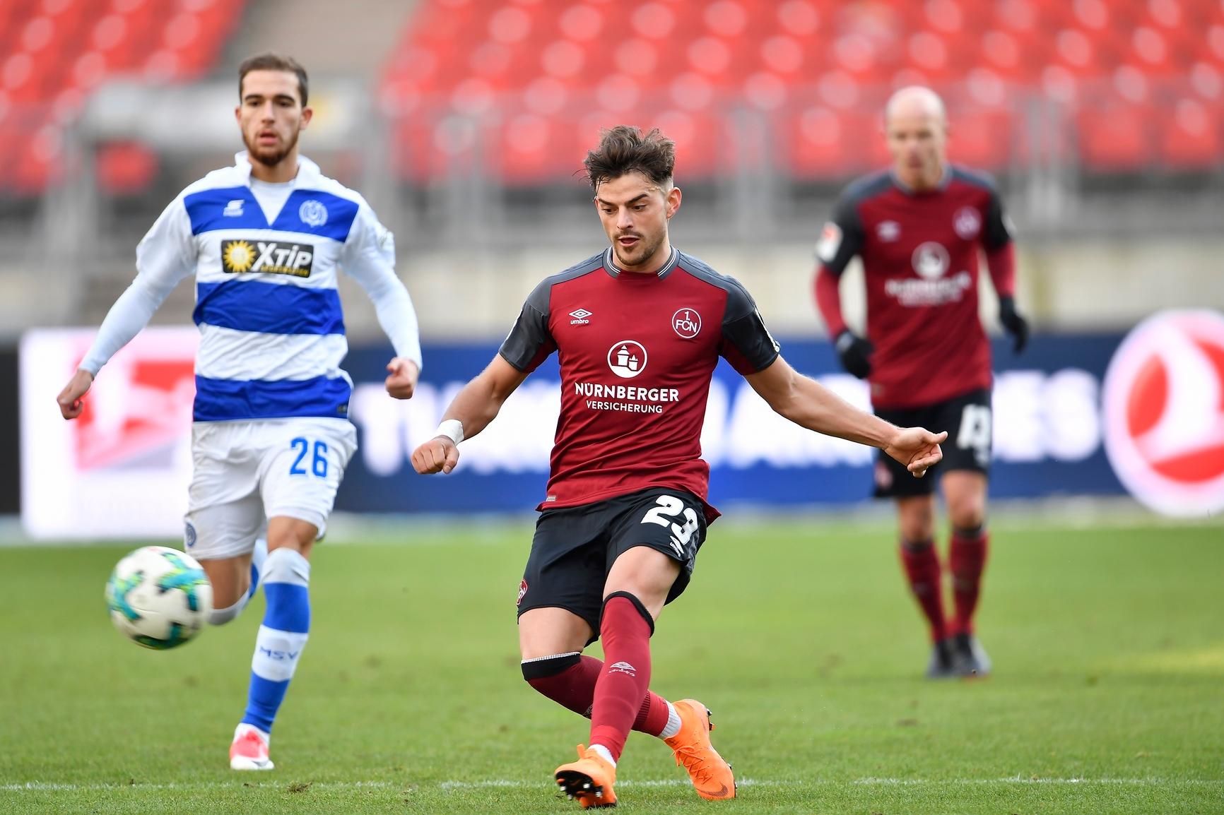 Weg aus der Steppe, zur&uuml;ck aufs Feld. Der FCN hat in der Folge die Chance, auf 4:1 zu erh&ouml;hen - erst scheitert der eingewechselte Zrelak, dann wird Palacios' Schuss geblockt. Klar ist aber: Der Club hat hier wieder die Kontrolle &uuml;ber das Spiel und l&auml;sst nichts mehr anbrennen. Die Partie endet mit 3:1.