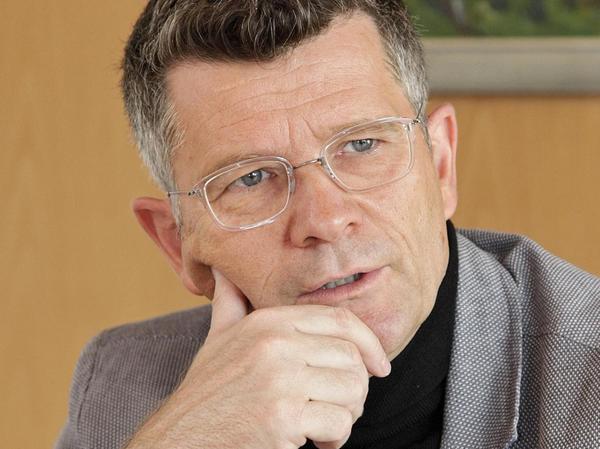 Peter Dabrock (53) ist Professor für Systematische Theologie mit dem Schwerpunkt Ethik an der Friedrich-Alexander-Universität Erlangen-Nürnberg. Seit 2016 ist er Vorsitzender des Deutschen Ethikrates.