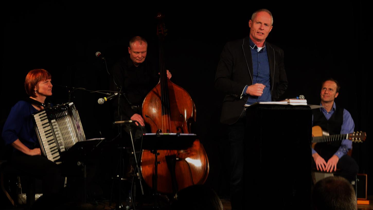 Norbert Neugirg, hier mit seiner Band hullerngroove bei einem früheren Auftritt in Neunkirchen, stellte sich nach seinem kontroversen Fastnacht-Auftritt am Samstag dem Fürther Publikum.