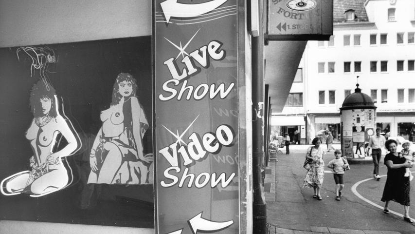 Werbung der Sex-Unterhaltungsindustrie wie diese bestimmte lange Zeit das Bild der Luitpoldstraße.