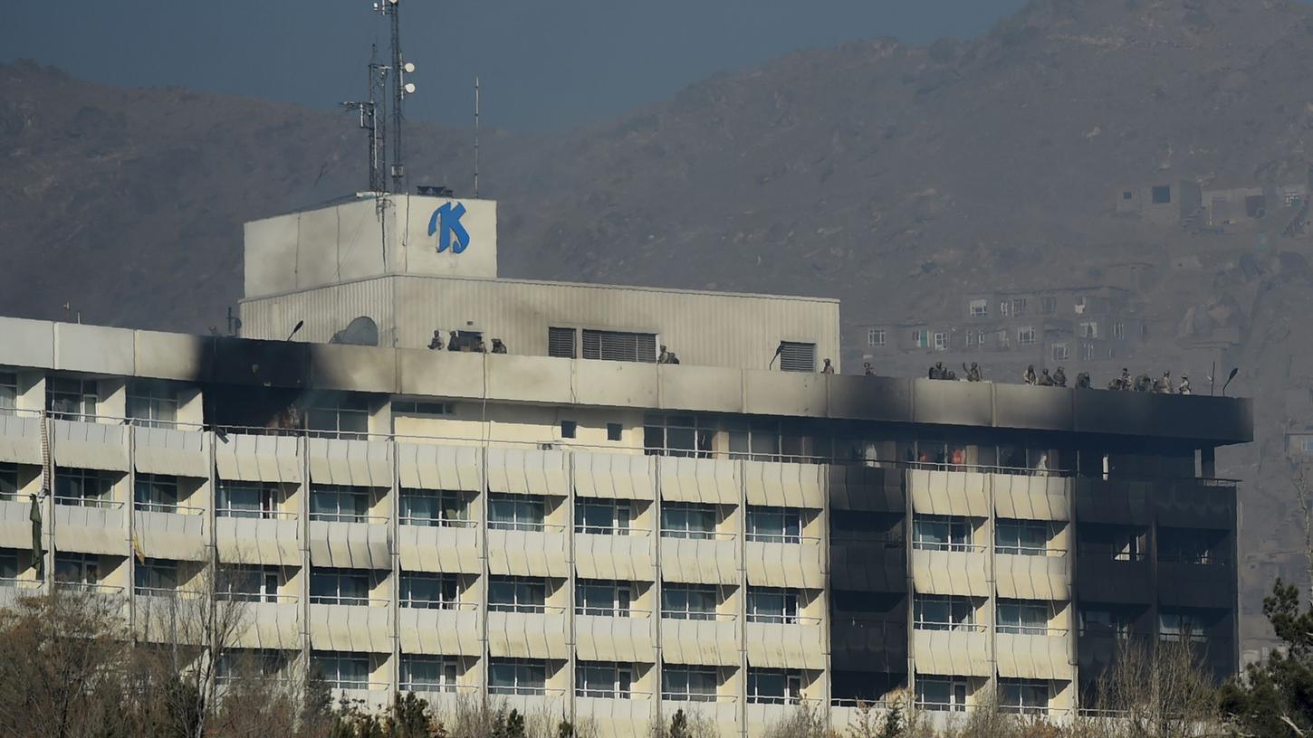 Umstritten sind die Abschiebungen aufgrund der Sicherheitslage in Afghanistan. In den vergangenen Monaten gab es immer wieder Anschläge im Land wie der am 21. Januar dieses Jahres in Kabul.