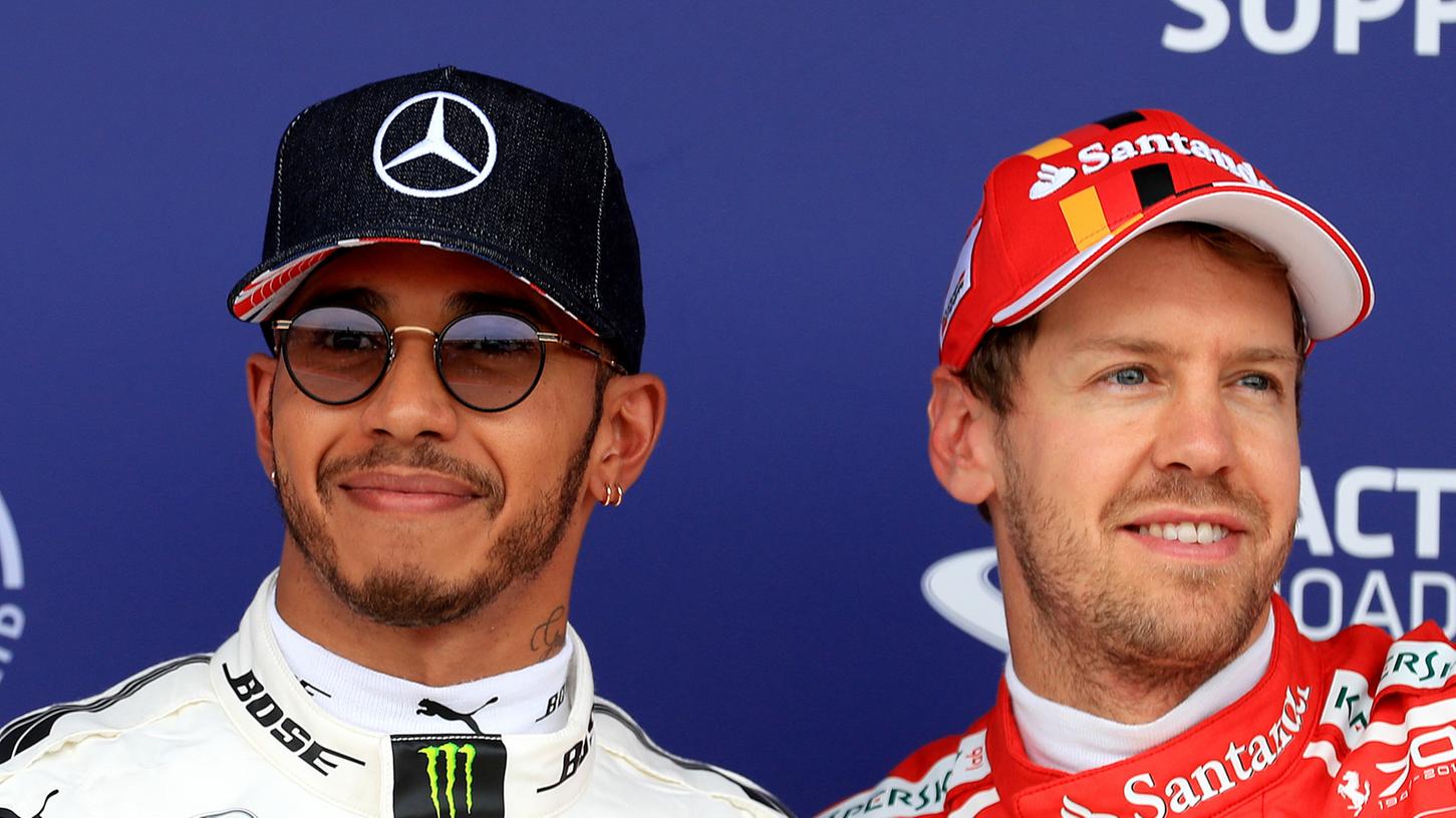 Lewis Hamilton (li.), Sebastian Vettel - oder doch ein ganz anderer? Mercedes und Ferrari stellen ihre Boliden für die kommende Formel-1-Saison vor.