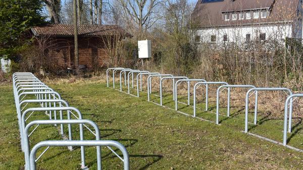 Am nördlichen Eingang wurde ein Fahrradständer errichtet.