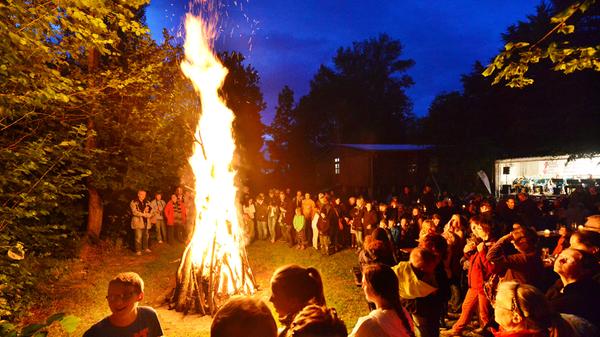 Der Stadtverband der Erlanger Kulturvereine hatte auf der Wöhrmühlinsel sein 40-jähriges Bestehen gefeiert.
