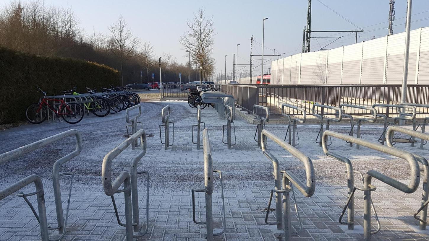 Dächer für Fahrradständer in Baiersdorf fehlen