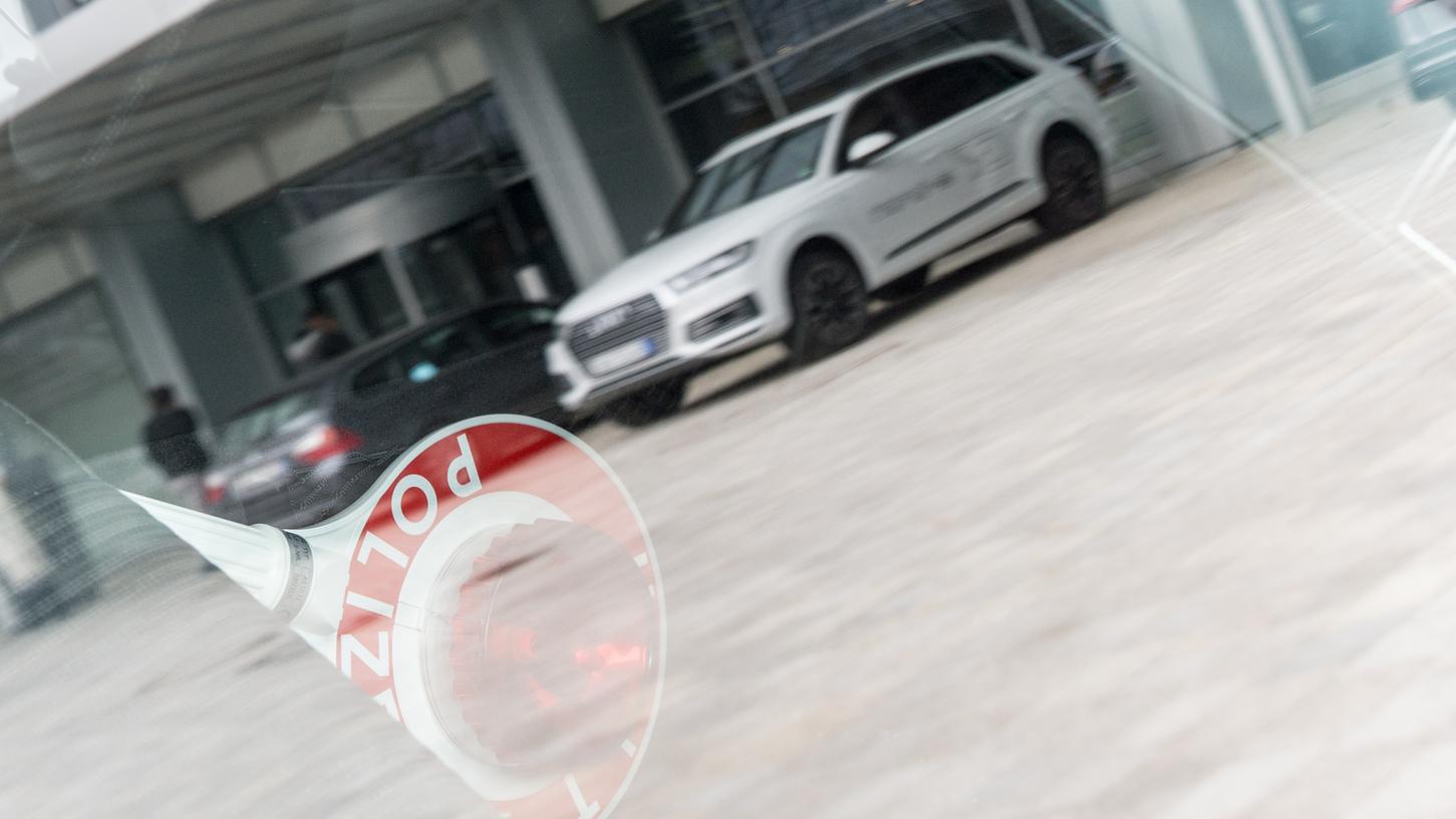 Am Donnerstag haben Ermittler erneut Privatwohnungen von ehemaligen Vorstandsmitgliedern der VW-Tochter Audi im Zuge der Abgas-Affäre untersucht.