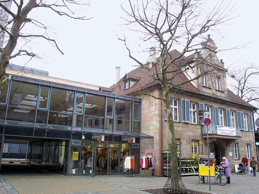 Auch der Nebeneingang in der Nürnberger Straße sah damals noch anders aus.