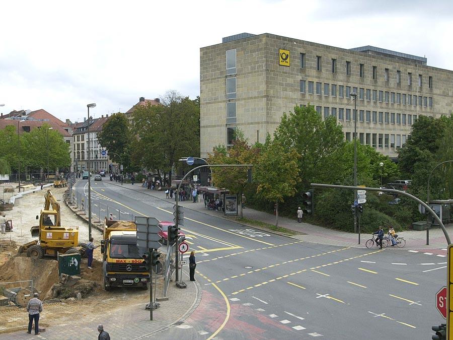 ... die Hauptpost in Erlangen.