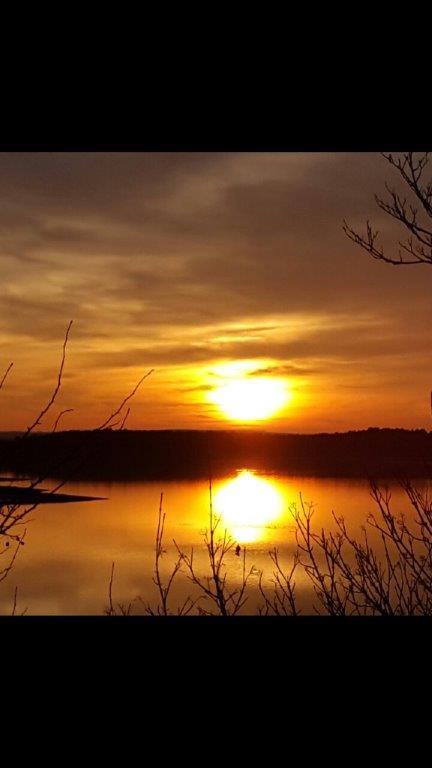 Goldener Himmel: Spektakulärer Sonnenuntergang sorgt für Farbspektakel