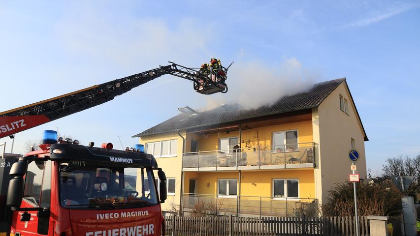 Hausbrand in Memmelsdorf: Löscharbeiten unter dem Gefrierpunkt
