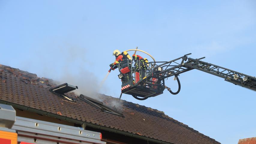 Hausbrand in Memmelsdorf: Löscharbeiten unter dem Gefrierpunkt